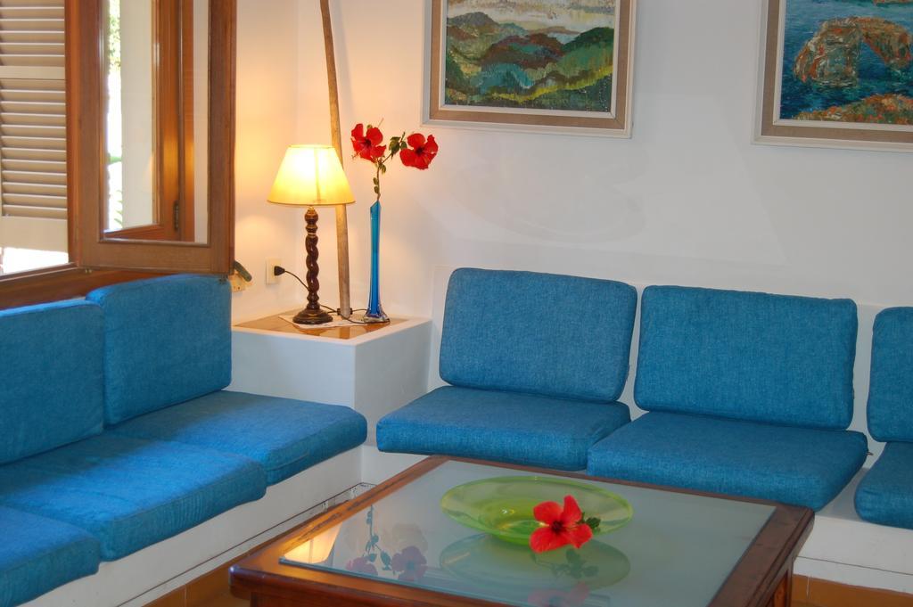 Private Villas Puerto Pollensa For Family Groups, Private Mountain Ideal For Runners, Trailers, Hikers, It Is Approximately 3 Minute Walk From The Beach Room photo